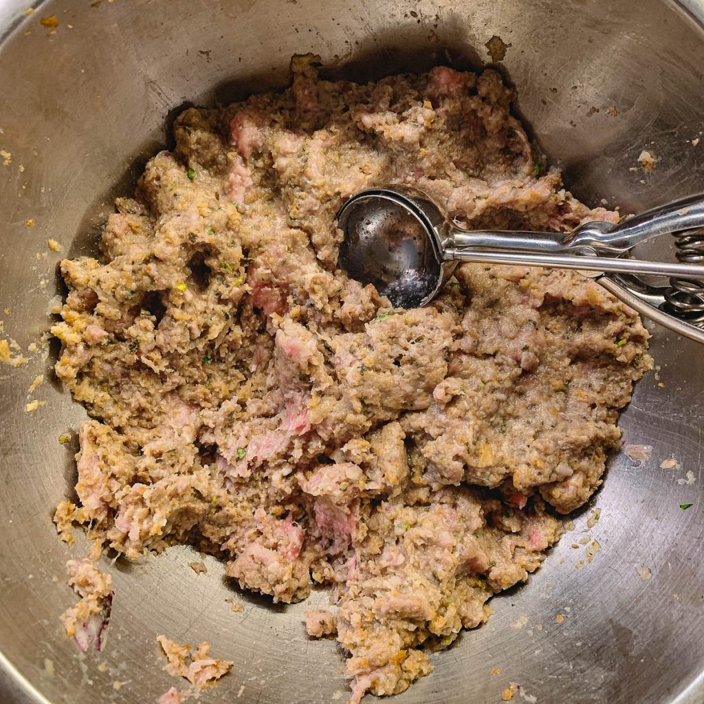 keftedakia mixture w scoop